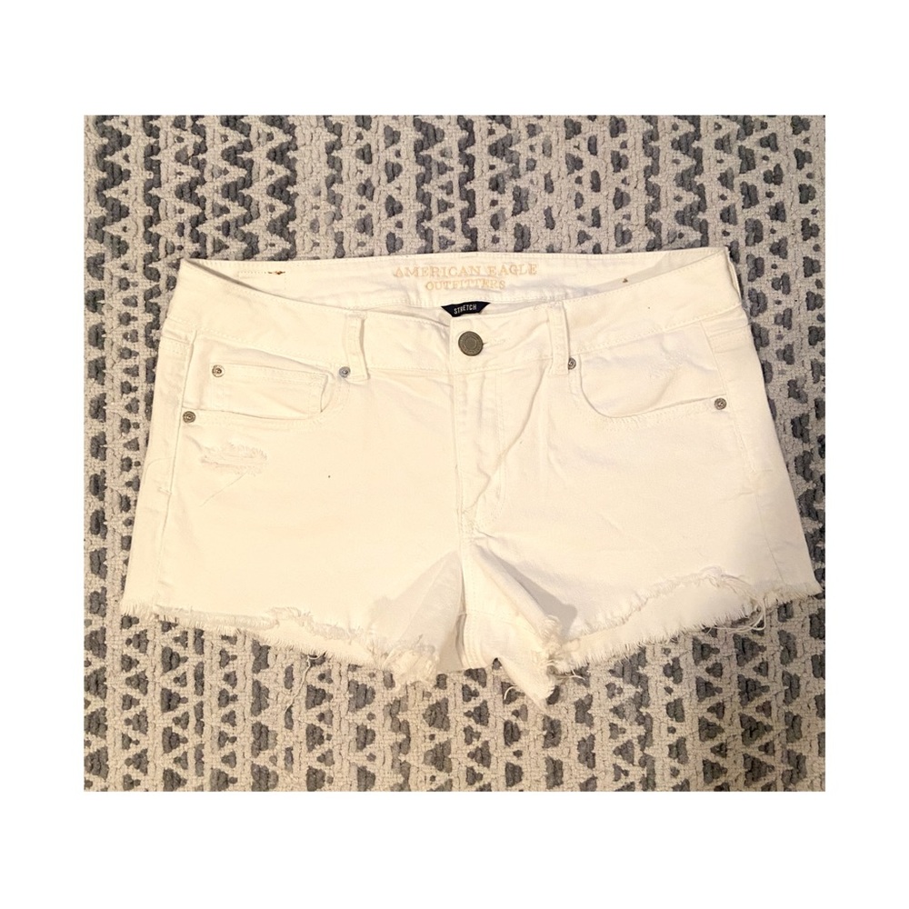 American Eagle white shorts size 14